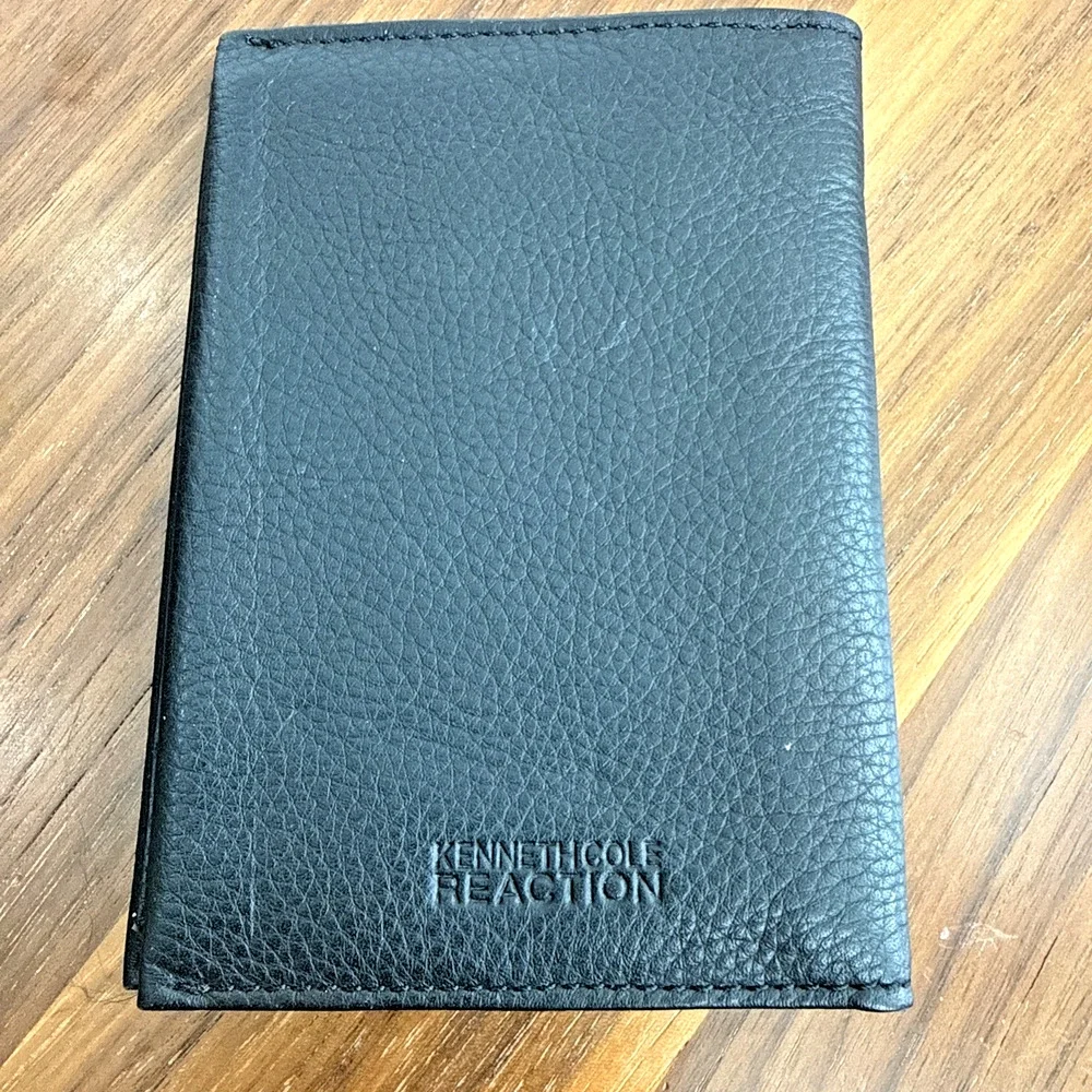 Kenneth Cole Reaction Men's Black Genuine Pebbled Leather Passport Wallet